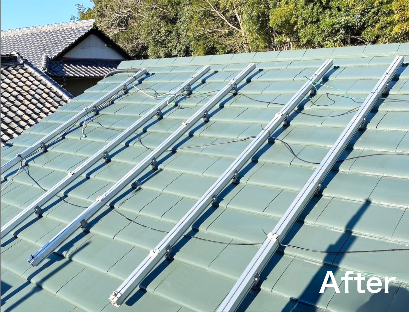 【施工事例】　岡山県｜太陽光パネル設置屋根の塗装工事