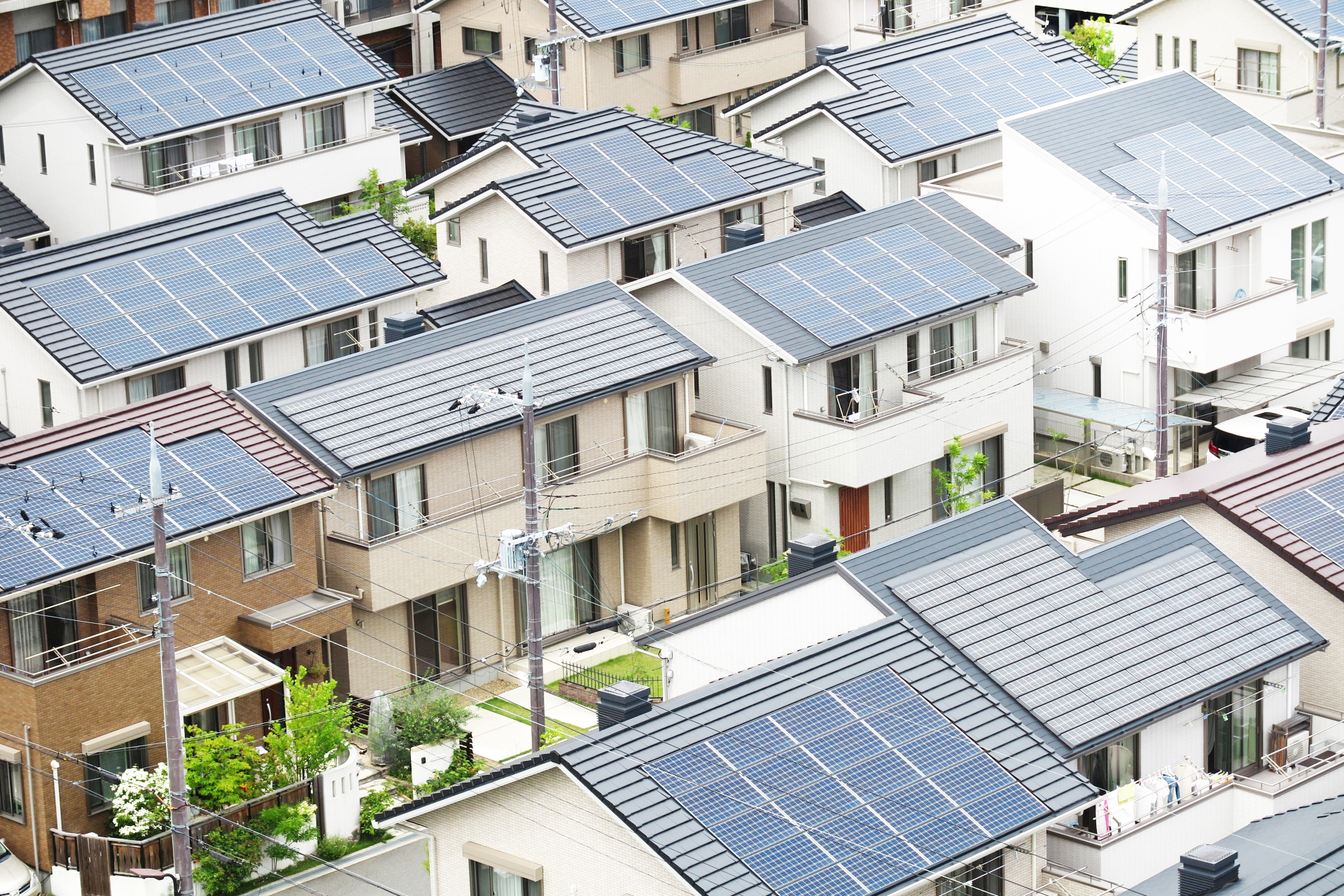 【施工事例】　岡山県｜太陽光パネル設置屋根の塗装工事